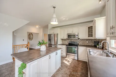 61 Clairfields Dr, Guelph, ON N1L 1P5