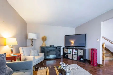 43 Farley Cres, Quinte West, ON K8V 6J7