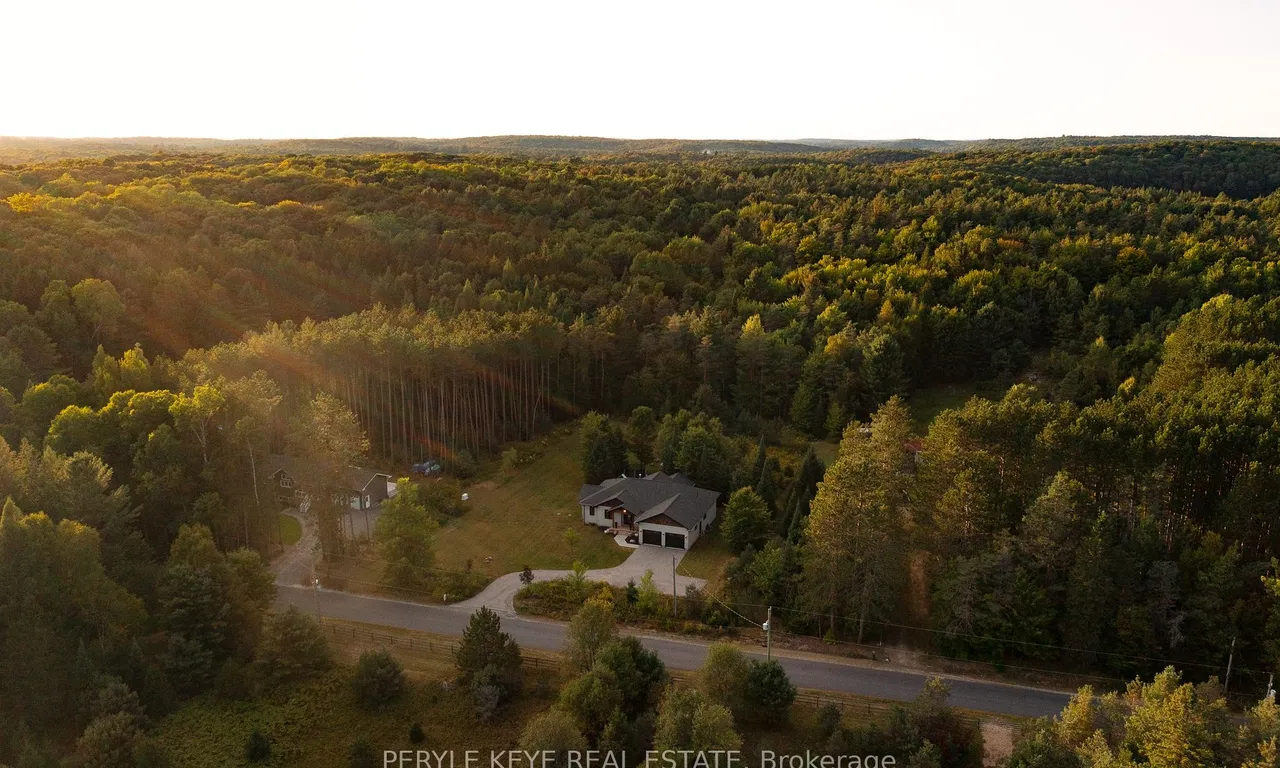 450 Fowlers Rd, Huntsville, ON P1H 2N5