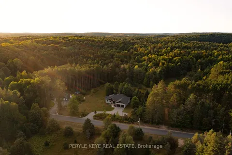 450 Fowlers Rd, Huntsville, ON P1H 2N5