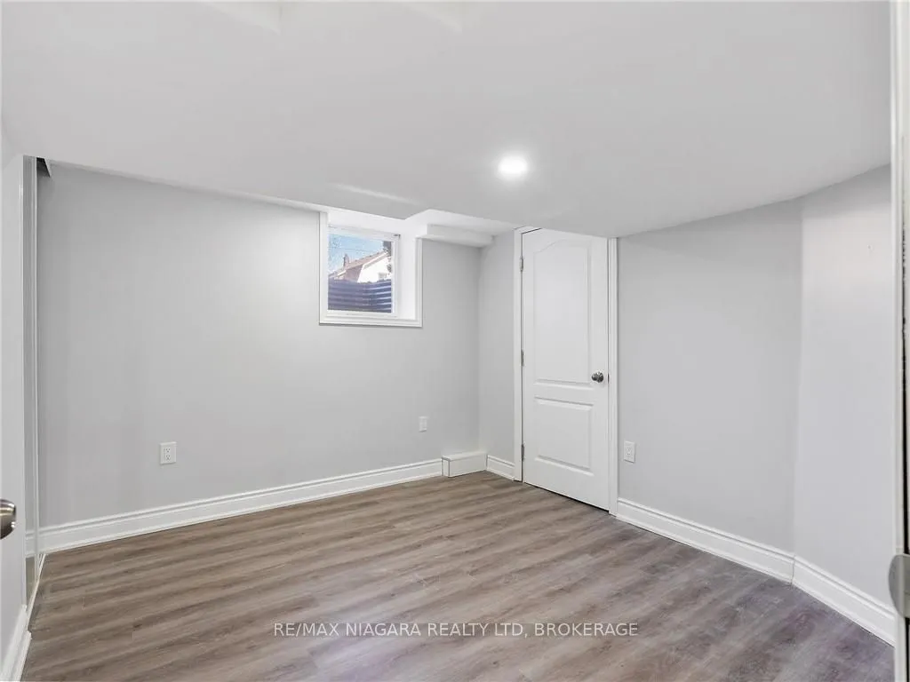 327 Darling Street, Brantford, ON N3S 3Y1