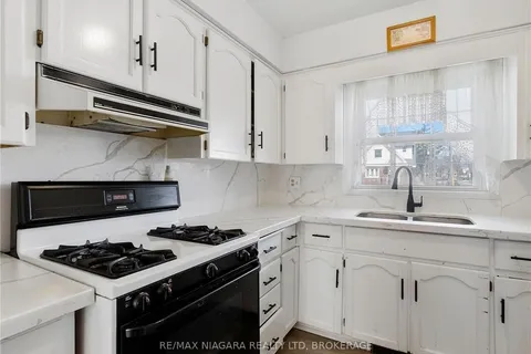 327 Darling Street, Brantford, ON N3S 3Y1