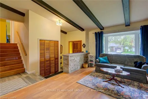 832 Purcell Cres, Kingston, ON K7P 1B9