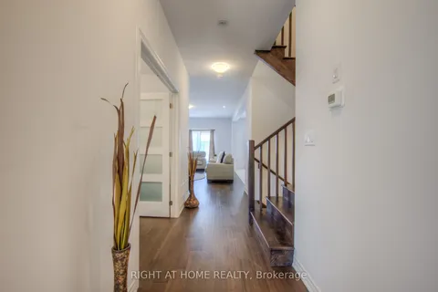 216 Longboat Run Rd, Brantford, ON N3T 0T2