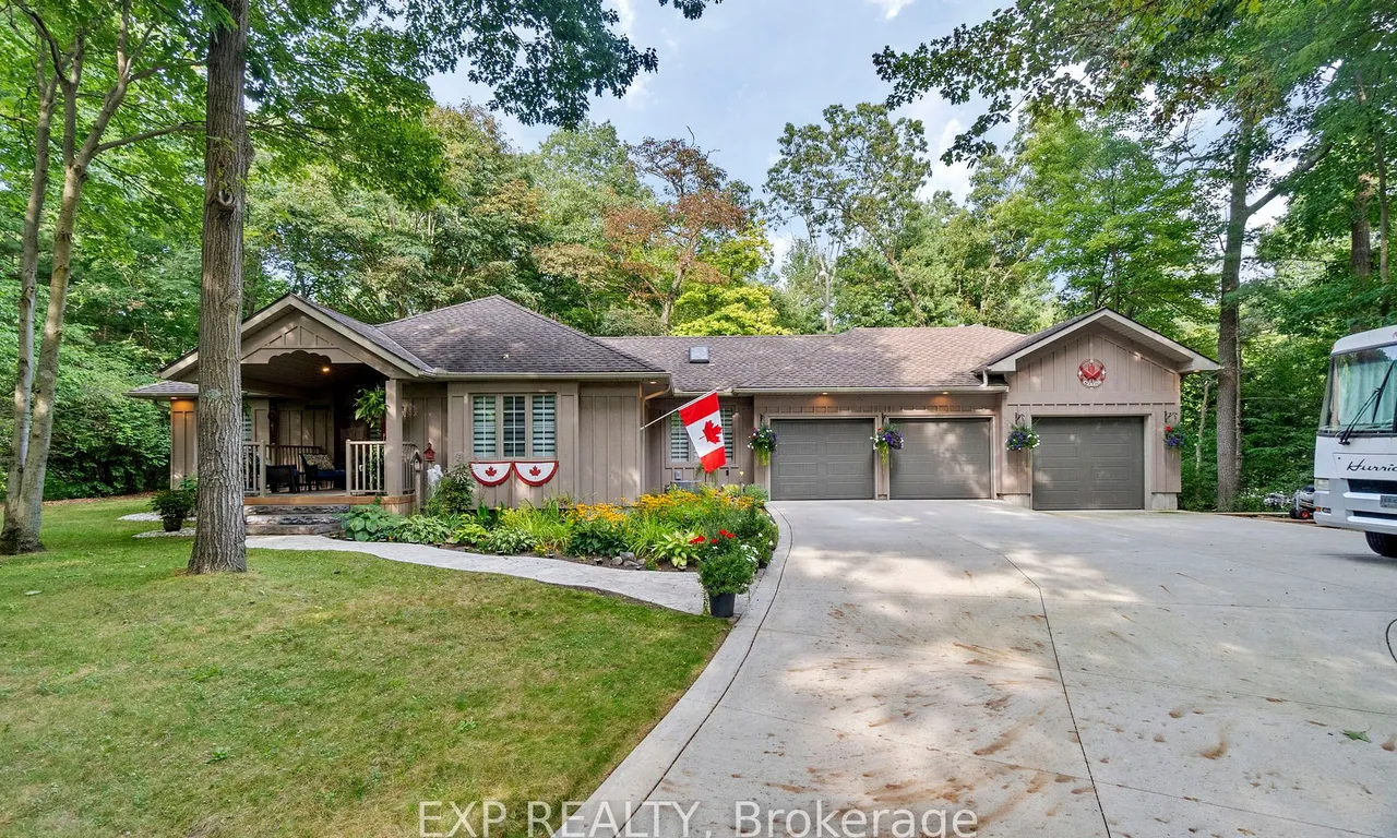 10002 Jenna Rd, Lambton Shores, ON N0M 1T0