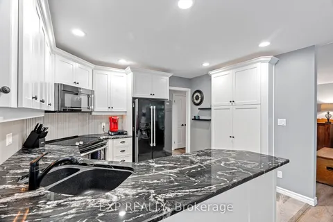 10002 Jenna Rd, Lambton Shores, ON N0M 1T0