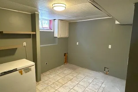 69 David Ave, Hamilton, ON L9A 3V2