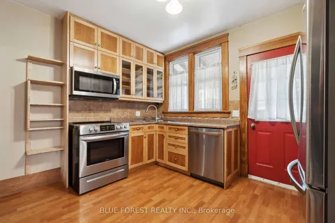 112 Cameron St, Sarnia, ON N7T 4A8