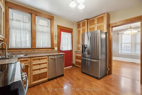 112 Cameron St, Sarnia, ON N7T 4A8