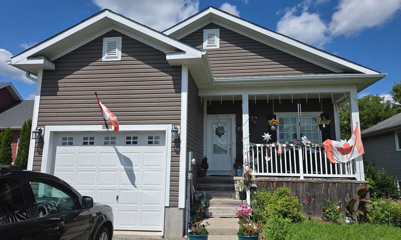 4285 Schell St, South Dundas, ON K0C 2H0