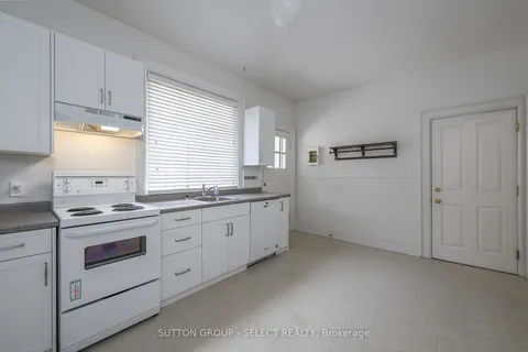 910 Colborne St, London, ON N6A 4A4