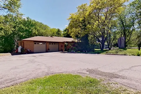 92 Murray St, Quinte West, ON K8V 2E7