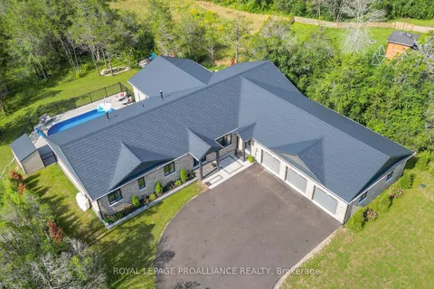 86 Sunrise Dr, Prince Edward County, ON K8N 4Z7