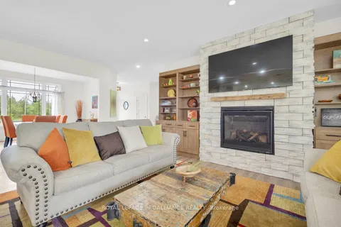 86 Sunrise Dr, Prince Edward County, ON K8N 4Z7
