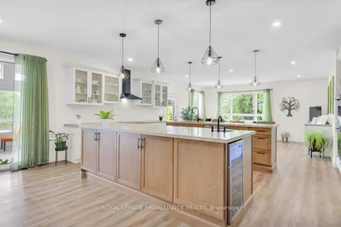 86 Sunrise Dr, Prince Edward County, ON K8N 4Z7