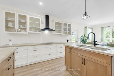 86 Sunrise Dr, Prince Edward County, ON K8N 4Z7