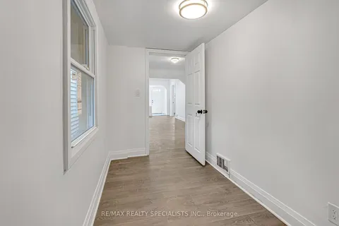 126 Harmony Ave, Hamilton, ON L8H 4Y3