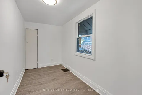 126 Harmony Ave, Hamilton, ON L8H 4Y3