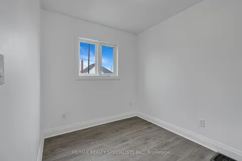 126 Harmony Ave, Hamilton, ON L8H 4Y3