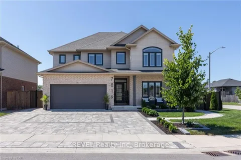 7819 Pender St, Niagara Falls, ON L2G 0H3