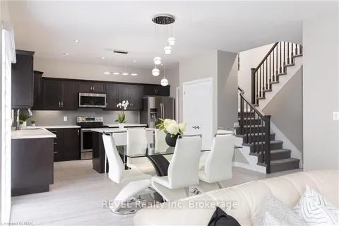 7819 Pender St, Niagara Falls, ON L2G 0H3