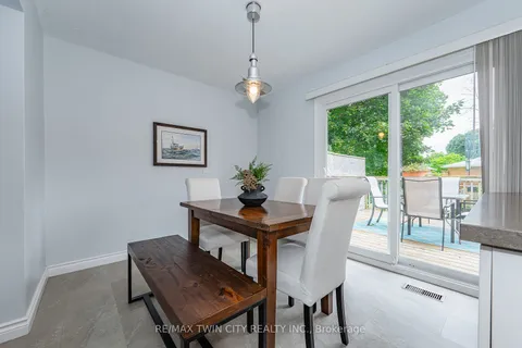 283 Toll Gate Blvd, Waterloo, ON N2L 4M3