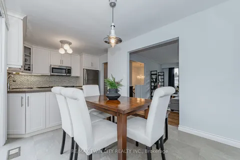 283 Toll Gate Blvd, Waterloo, ON N2L 4M3