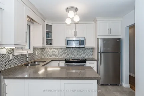 283 Toll Gate Blvd, Waterloo, ON N2L 4M3