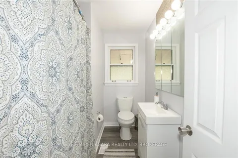 78 Gram Ave, Welland, ON L3C 1H6