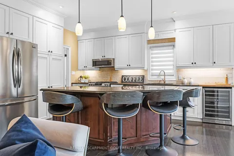 140 Creekside Dr, Welland, ON L3C 0B4