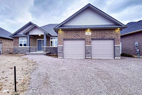19 Tracy Dr, Chatham-Kent, ON N7M 6G2