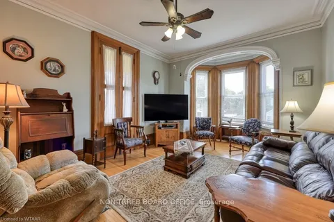 291 Wellington St, Ingersoll, ON N5C 1T2