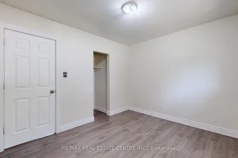 94 Glenview Ave, Cambridge, ON N1R 2W2