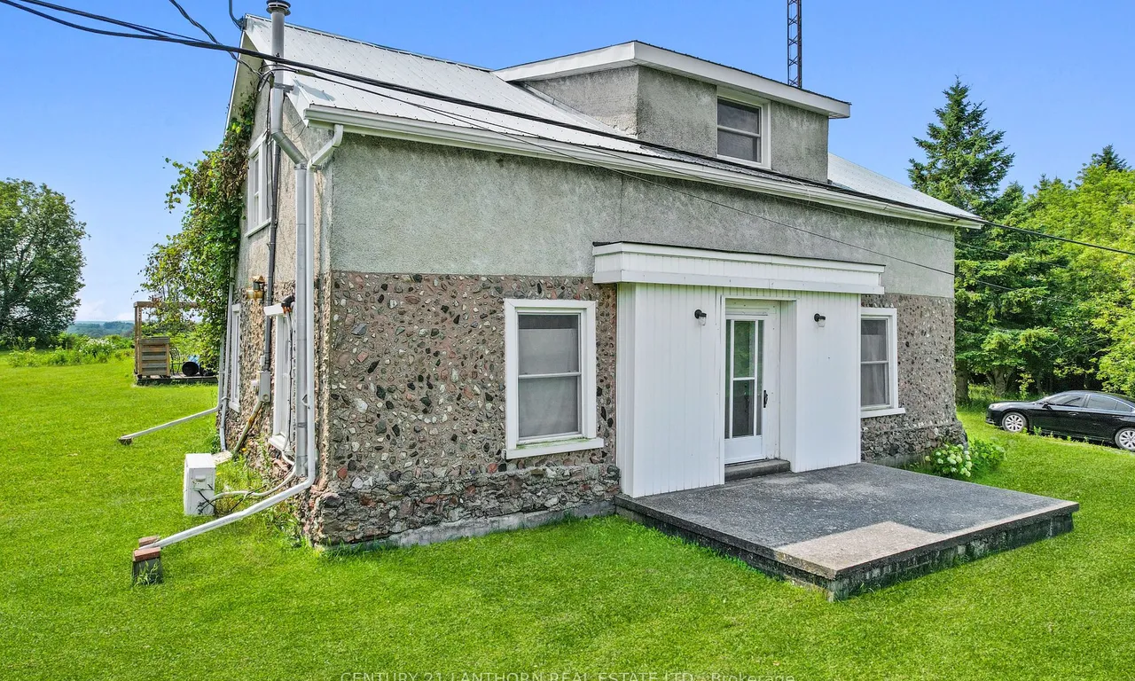 1614 County 1 Rd, Greater Napanee, ON K7R 3L1