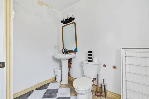 1614 County 1 Rd, Greater Napanee, ON K7R 3L1