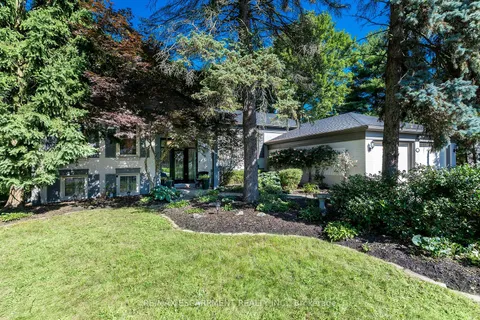 129 Parkview Dr, Hamilton, ON L9G 1Z4