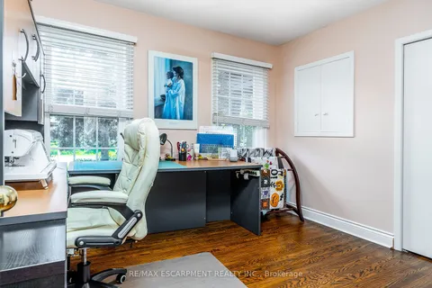 129 Parkview Dr, Hamilton, ON L9G 1Z4