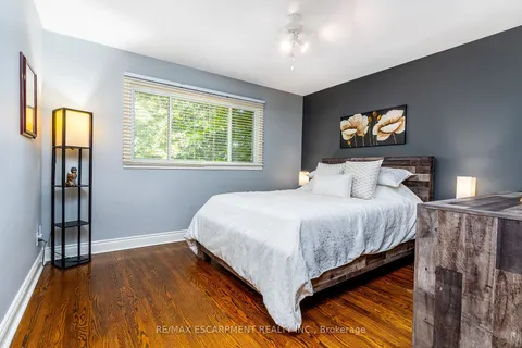 129 Parkview Dr, Hamilton, ON L9G 1Z4