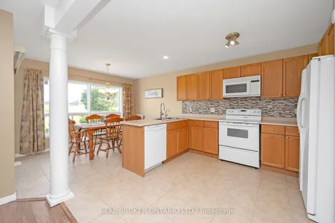 26 Templewood Dr, Kitchener, ON N2R 1X3