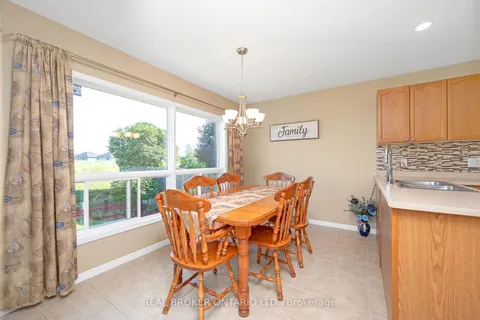 26 Templewood Dr, Kitchener, ON N2R 1X3