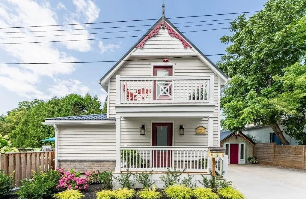 4 6th St, Grimsby, ON L3M 2T3