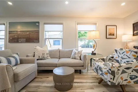 4 6th St, Grimsby, ON L3M 2T3