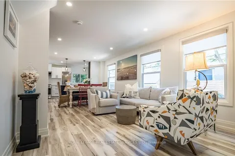 4 6th St, Grimsby, ON L3M 2T3