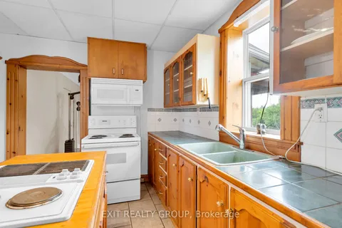 3123 County Road 2, Prince Edward County, ON K0K 1A0