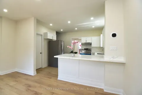 126 Evans St, Hamilton, ON L8L 1W7