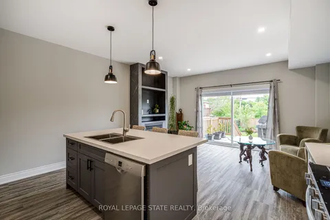 76 Melbourne St, Hamilton, ON L8P 2A6