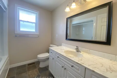 27 Belvedere Rd, Quinte West, ON K8V 4A9