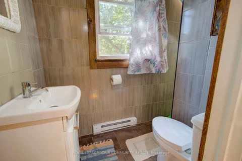 17 Drummond St, Rideau Lakes, ON K0G 1P0