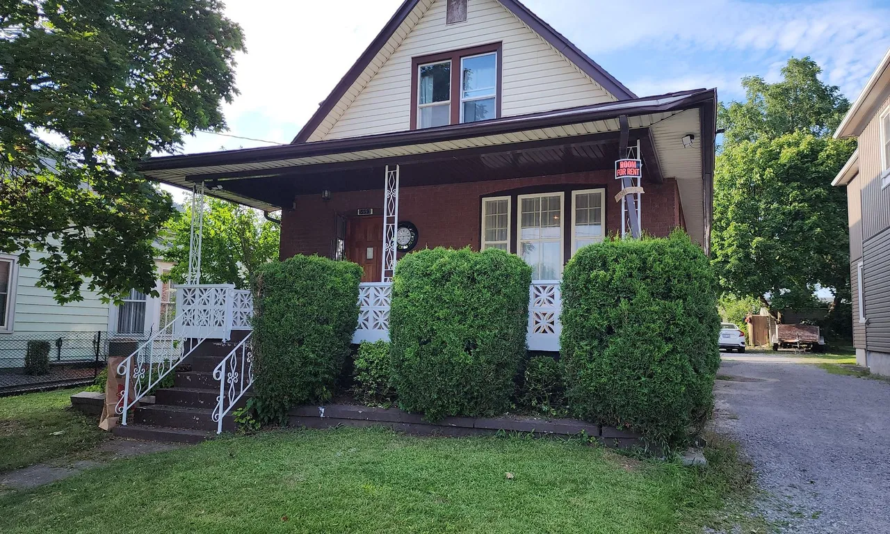 5991 Culp St, Niagara Falls, ON L2G 2B6