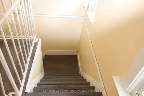 5991 Culp St, Niagara Falls, ON L2G 2B6